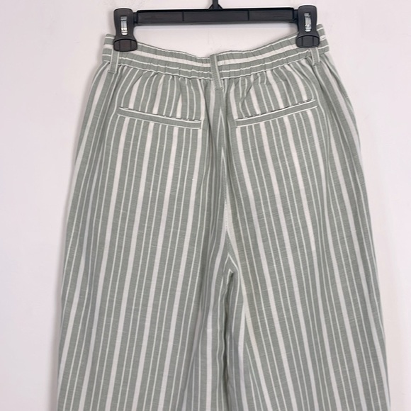 Madewell The Tailored Tapered Pant in Striped
Linen-Blend. Size 0. Green & White - Picture 11 of 14